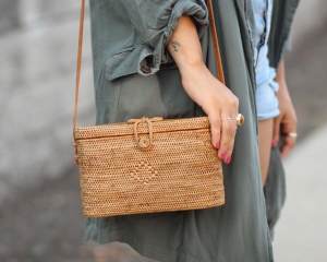 lifestyle blogger naty michele showing close up of basket bag