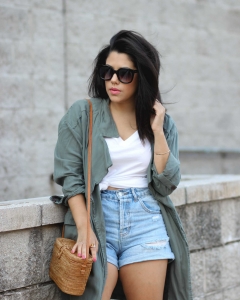 lifestyle blogger naty michele wearing a knotted tee with denim shorts and a draped trench coat