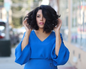 lifestyle blogger naty michele with short curly hair