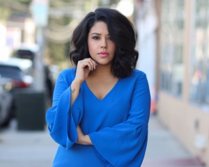 lifestyle blogger naty michele with short curly hair wearing blue