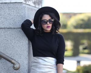 close up of lifestyle blogger naty michele in a black sweater and wide brim hat