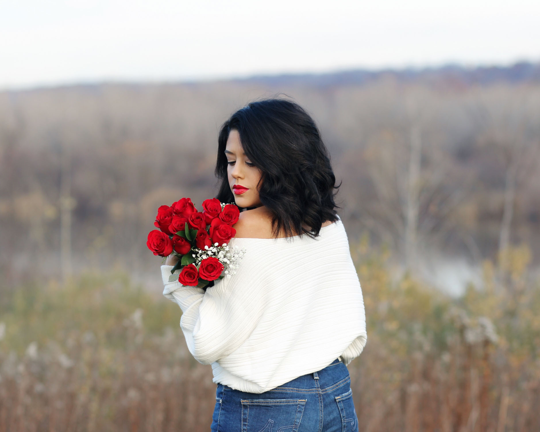 lifestyle blogger naty michele holding red roses