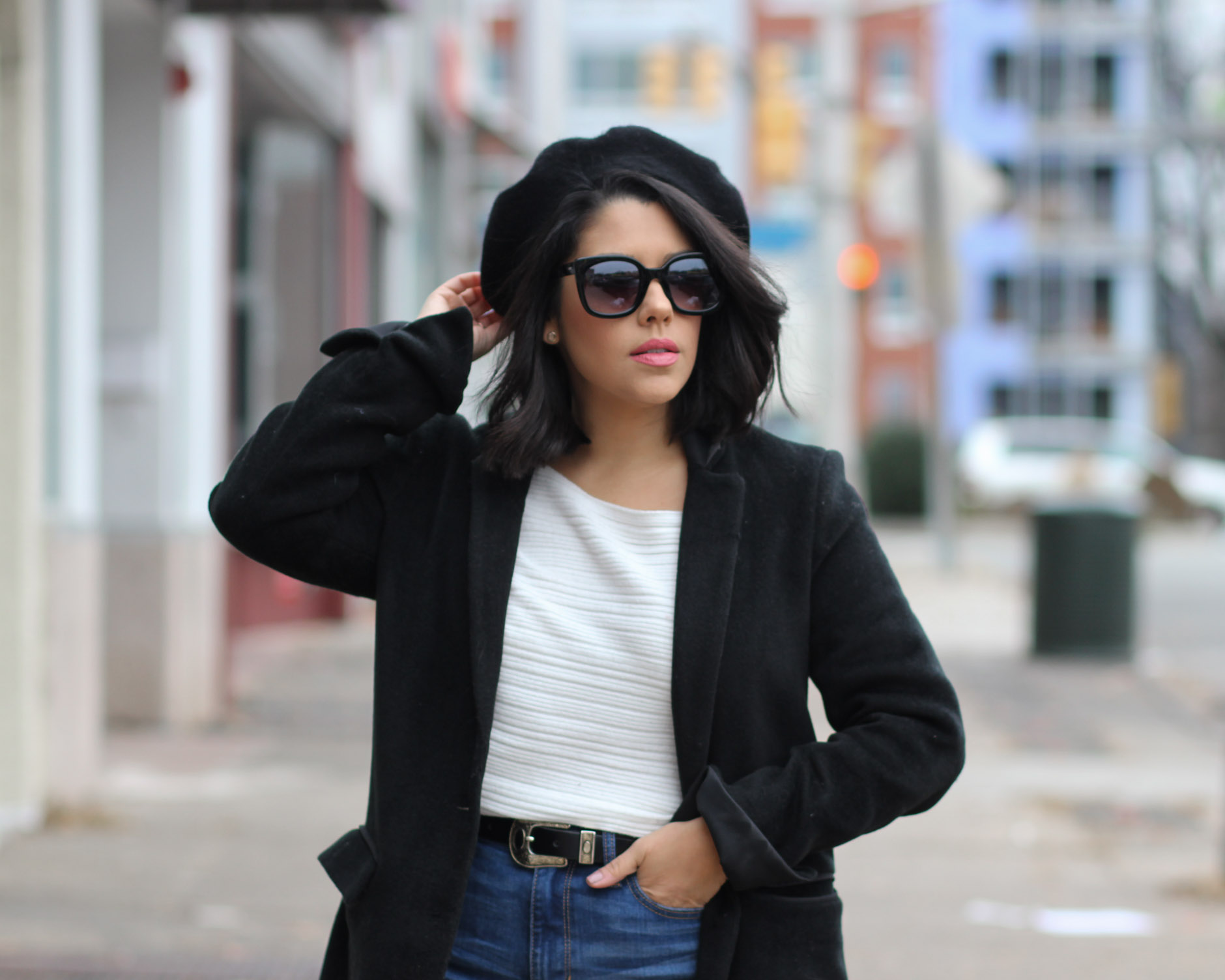 lifestyle blogger naty michele wearing a beret with a sweater and black coat